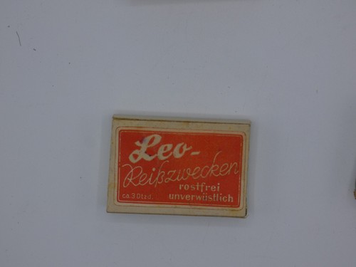 Reißzwecken alt - reißzwecken,